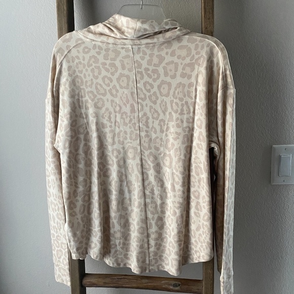 NWT Splendid Cheetah Print Turtleneck - Picture 2 of 6